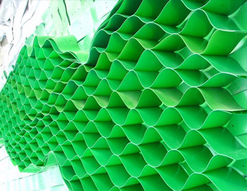 Geocelle van zwart kunststof HDPE voor erosiebestrijding en bodemstabilisatie in de bouw 0