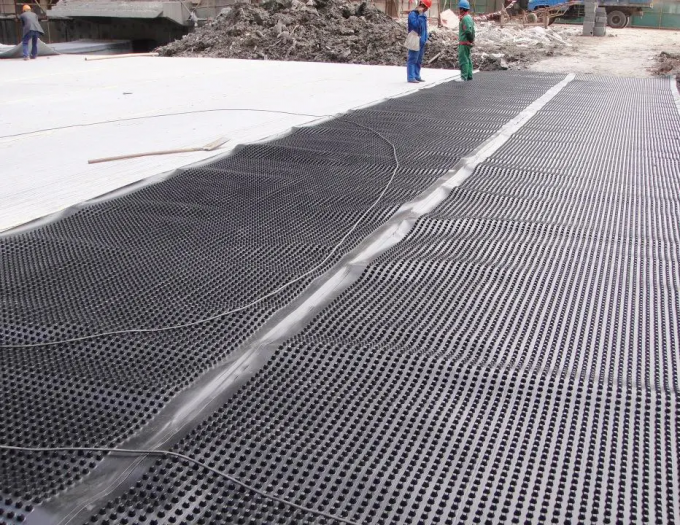 Rechthoekige waterdichte HDPE drainage board Dimple Membrane Drain Mat voor groen dak 8
